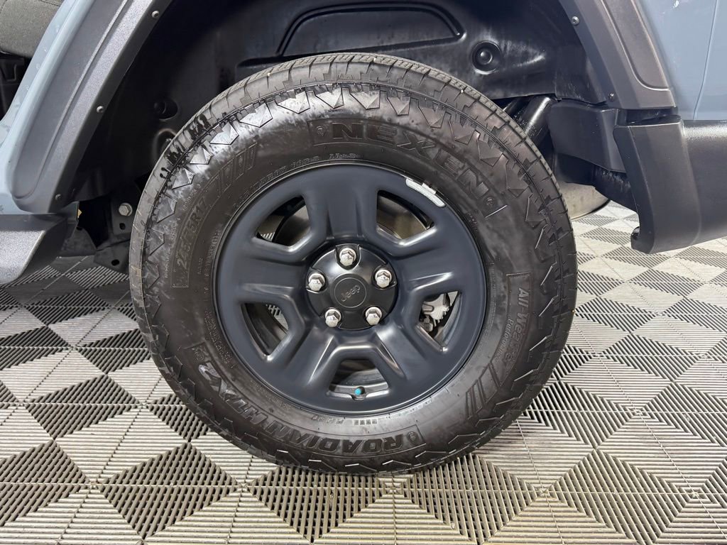 Used 2025 Jeep Wrangler Sport image 12