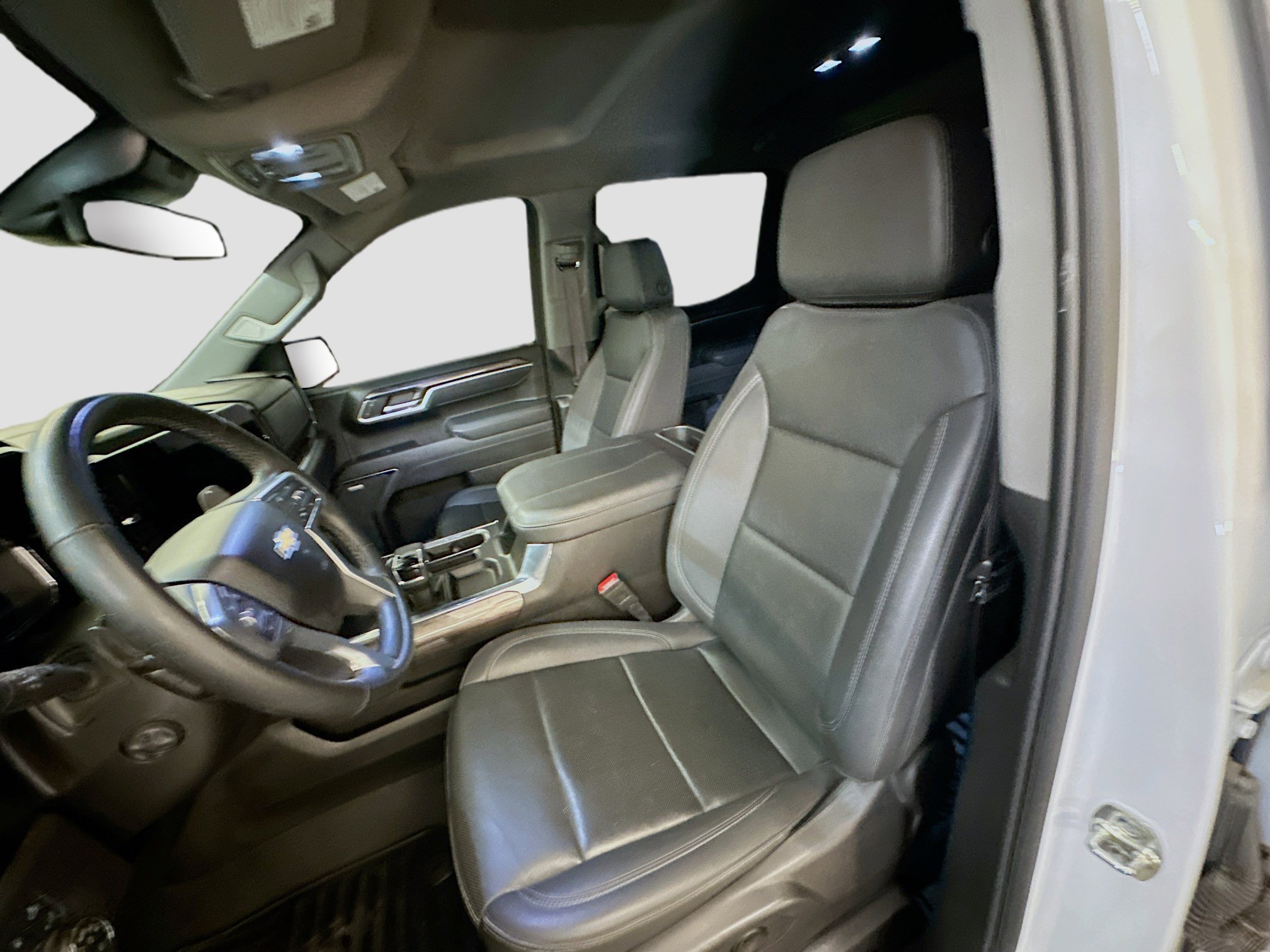 Used 2025 Chevrolet Silverado 1500 LTZ image 13