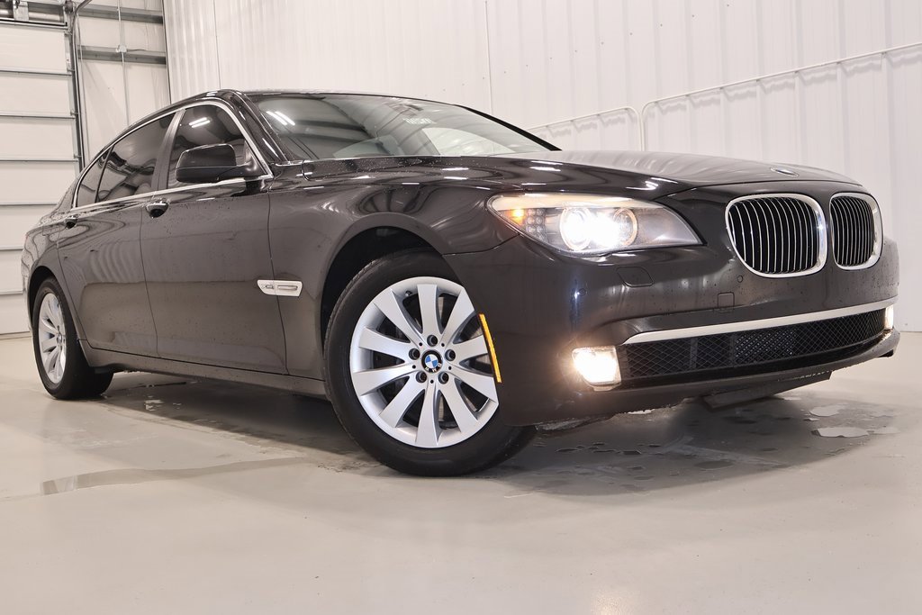Used 2011 BMW 750Li xDrive image 39