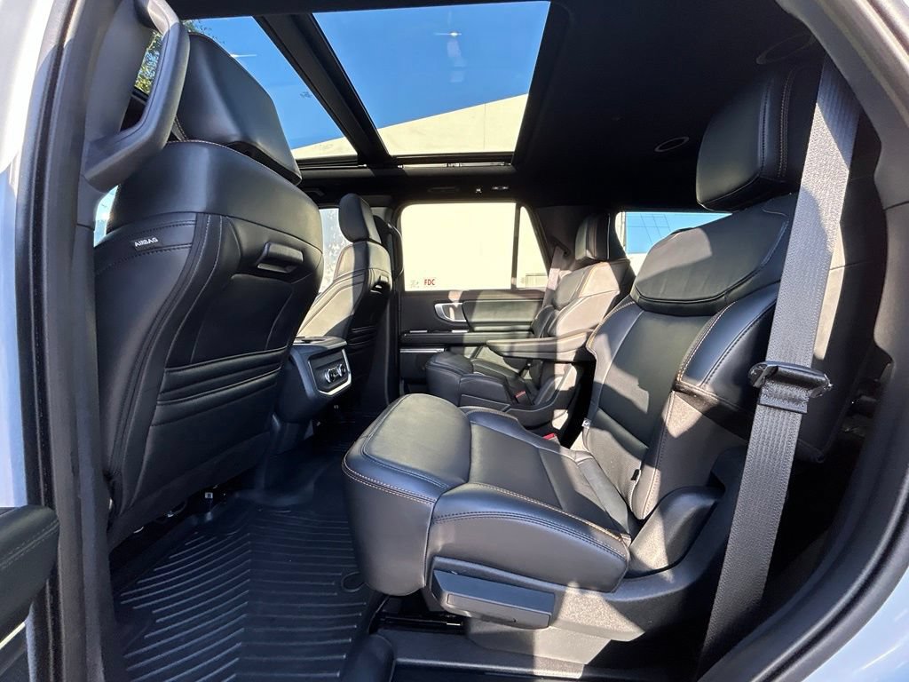 Used 2025 Ford Expedition Tremor AWD/4WD image 34