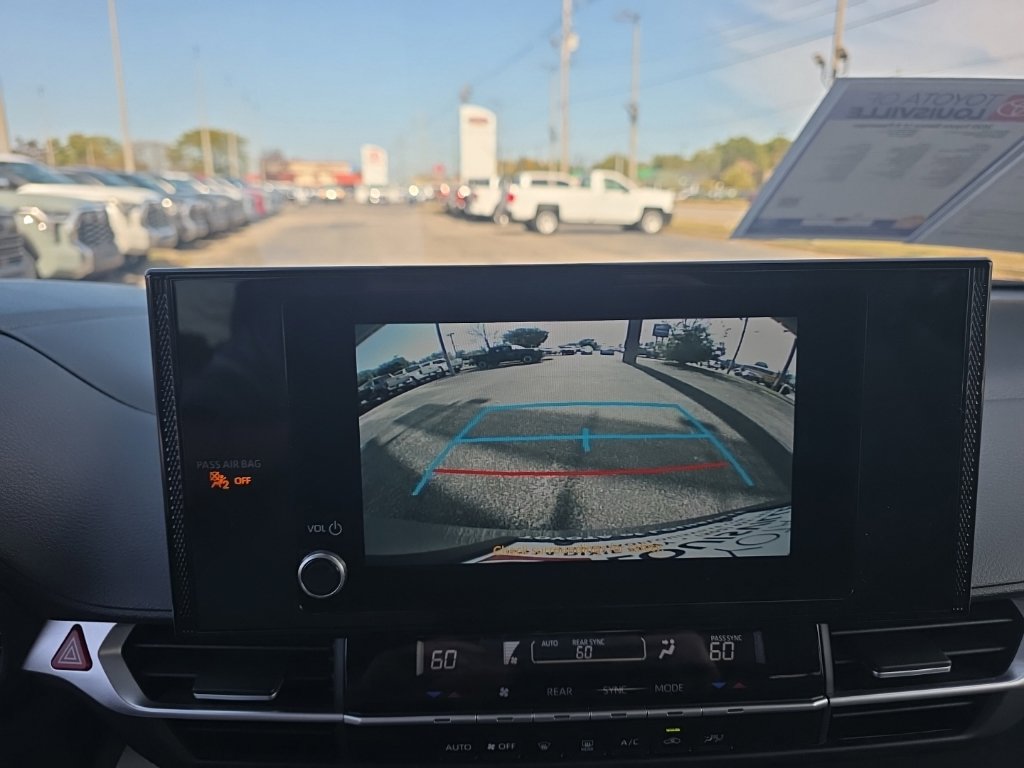Certified 2025 Toyota Sienna LE FWD image 21