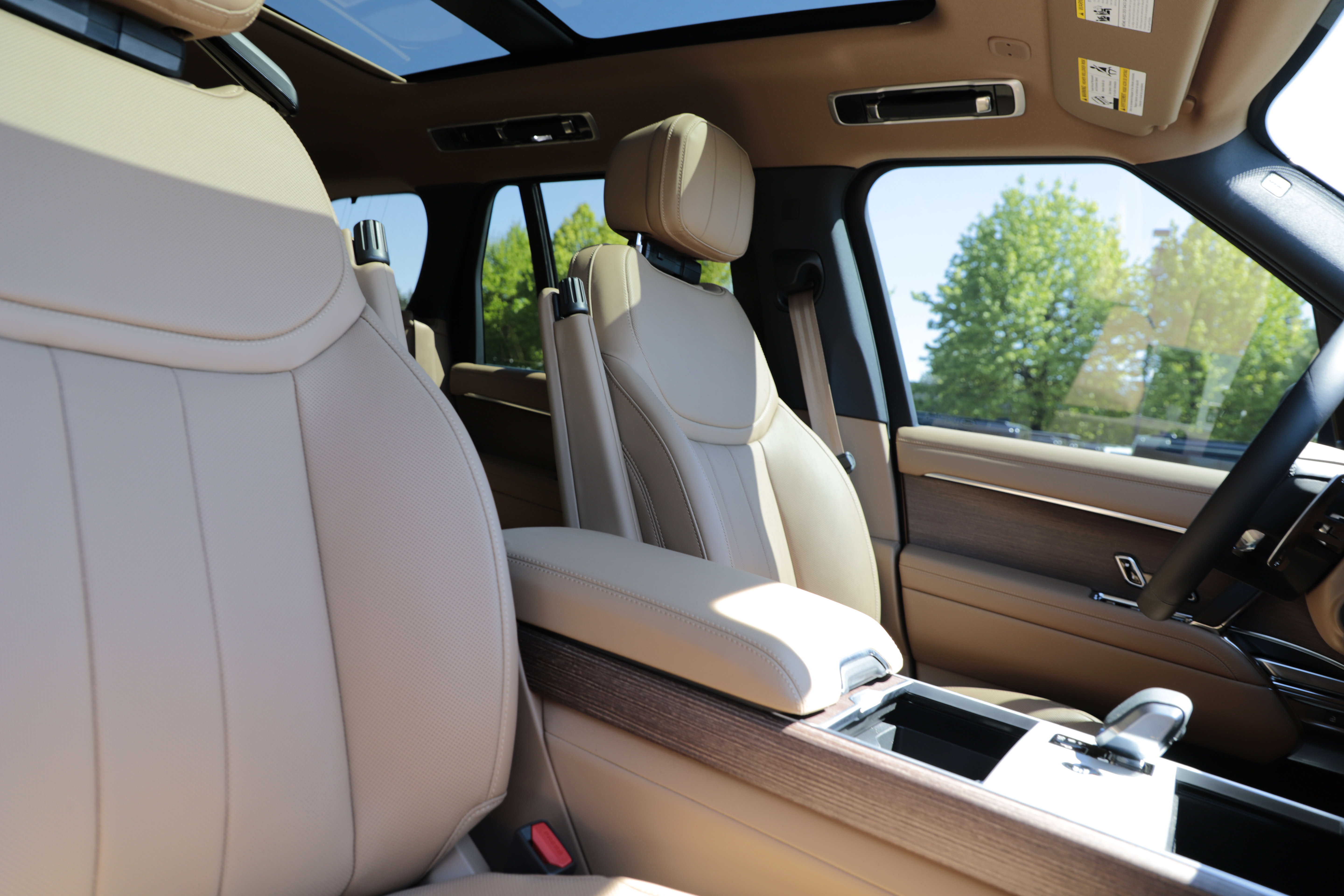 New 2026 Land Rover Range Rover SE AWD/4WD image 12