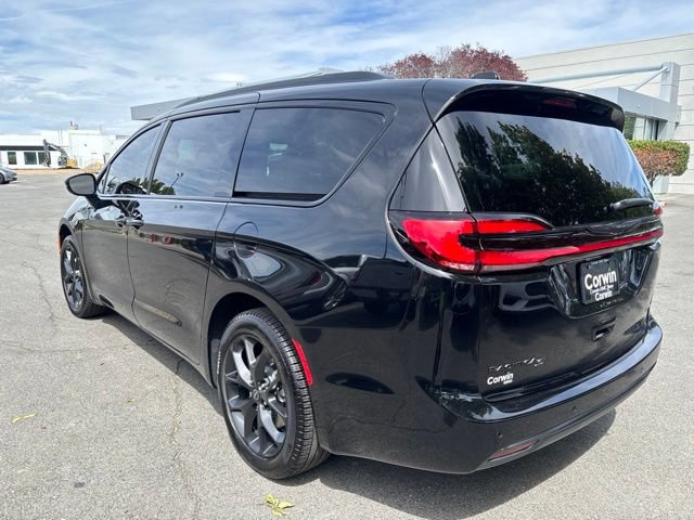 Used 2026 Chrysler Pacifica Select w/ S Appearance Package AWD/4WD image 4