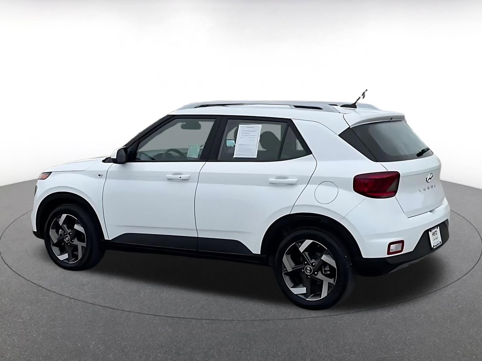 Used 2025 Hyundai Venue SEL image 10