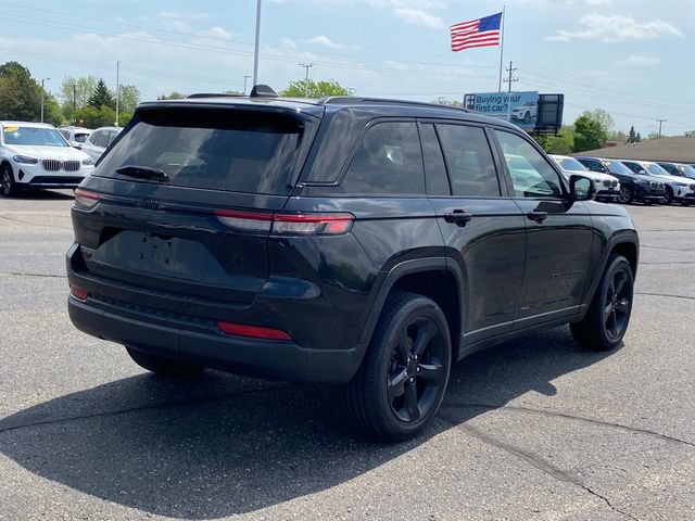 Used 2023 Jeep Grand Cherokee Altitude AWD/4WD image 3