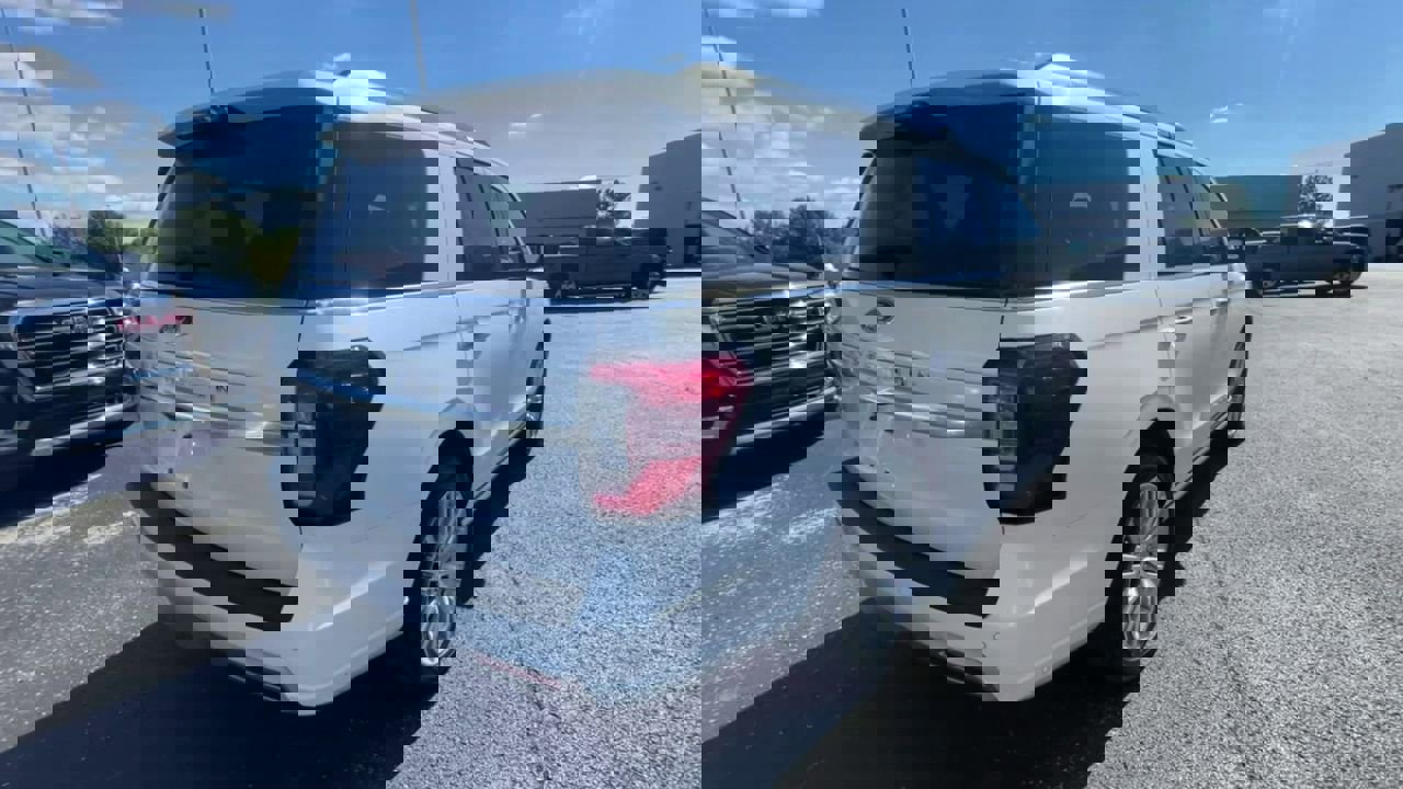 Used 2024 Ford Expedition Platinum image 9