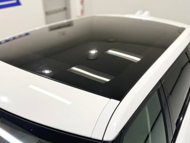 Used 2018 Land Rover Range Rover Evoque SE AWD/4WD image 13