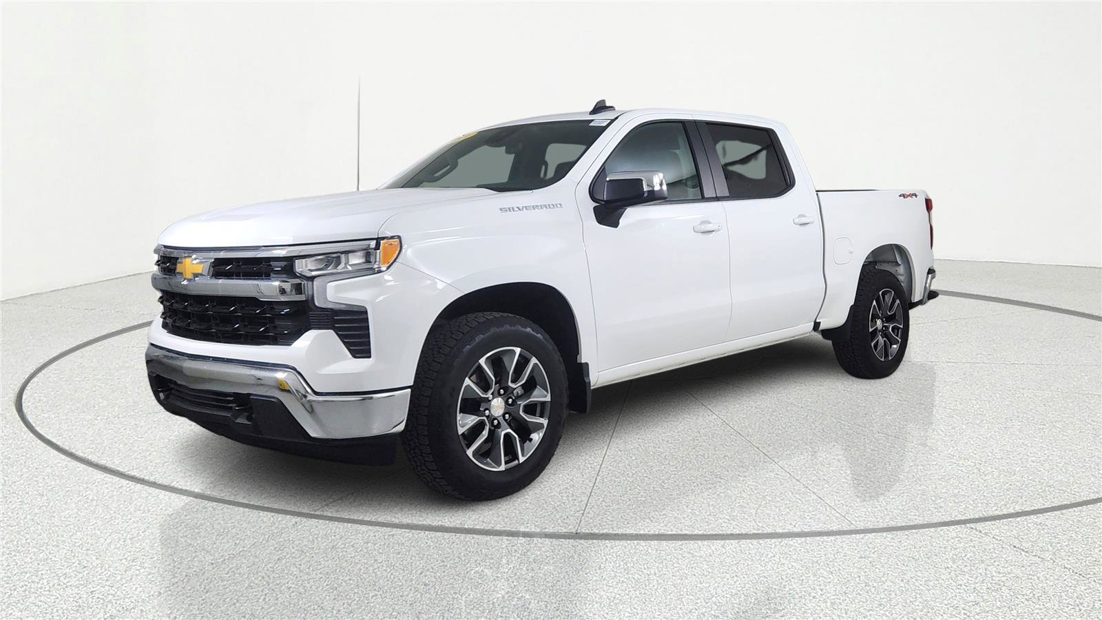 Used 2024 Chevrolet Silverado 1500 LT AWD/4WD image 2