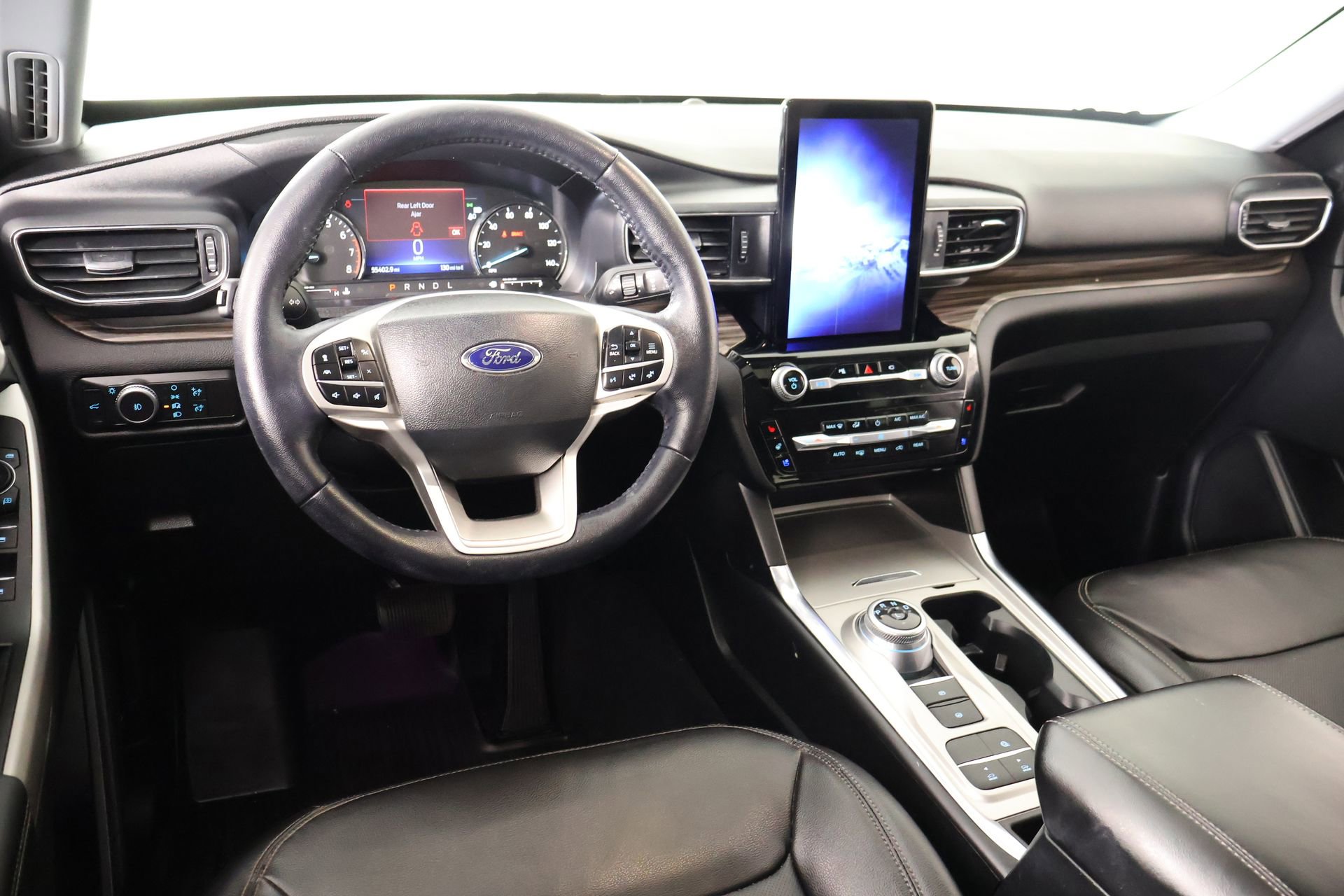 Used 2022 Ford Explorer Limited w/ Limited Technology Package image 2