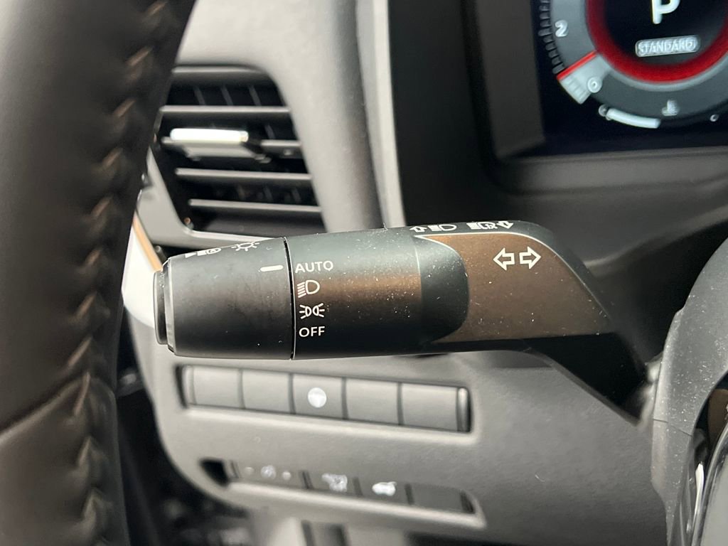 Used 2025 Nissan Rogue SL image 42