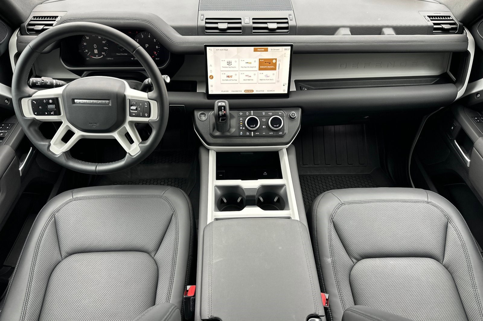 Used 2025 Land Rover Defender 130 S image 27