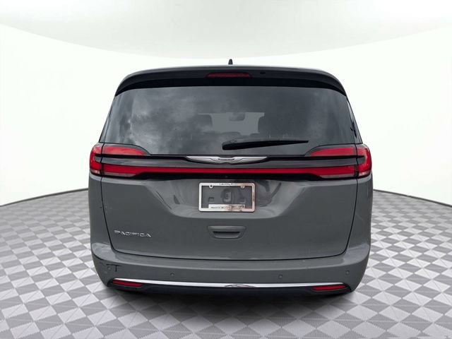 Used 2023 Chrysler Pacifica Touring-L FWD image 5