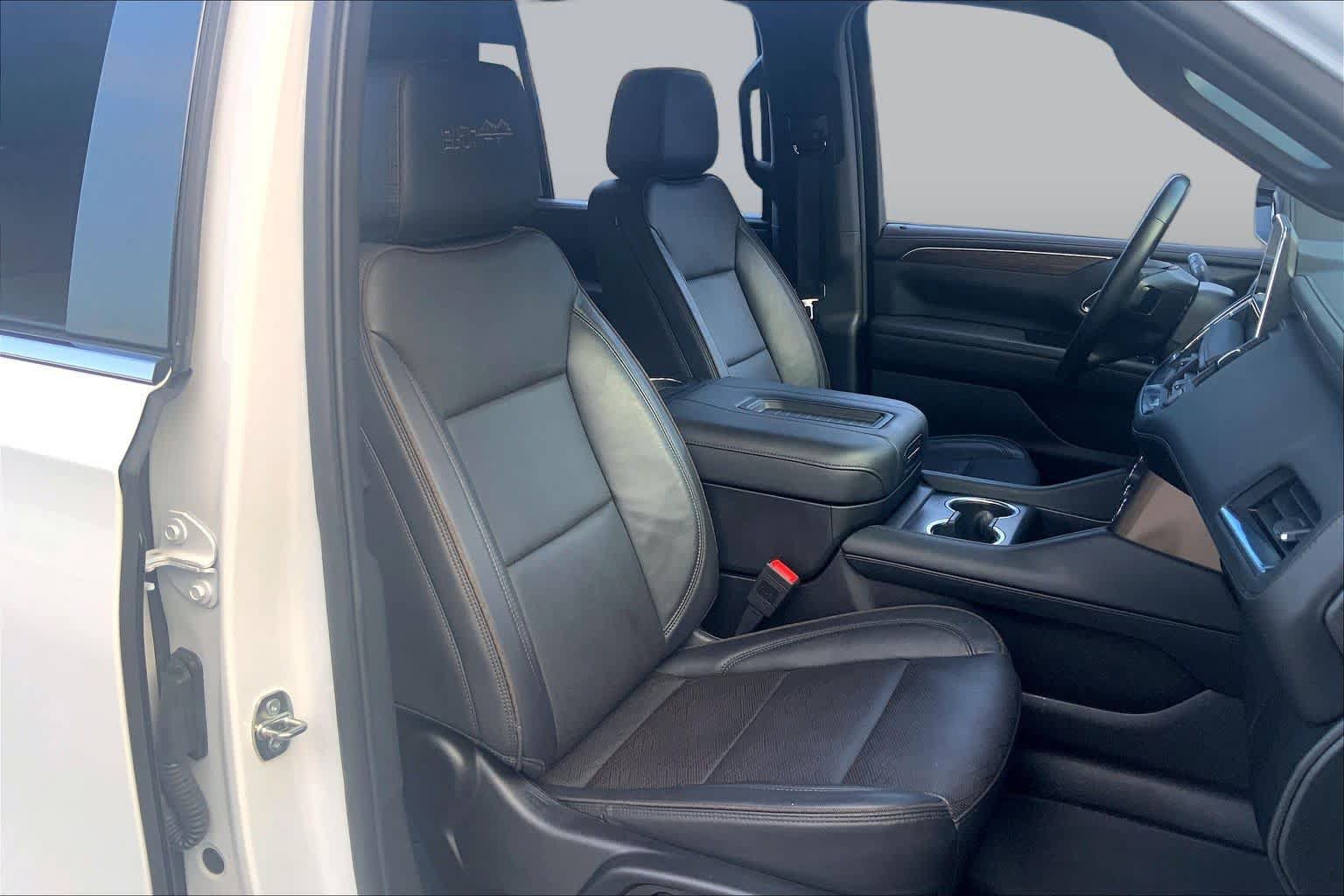 Used 2024 Chevrolet Tahoe High Country AWD/4WD image 9