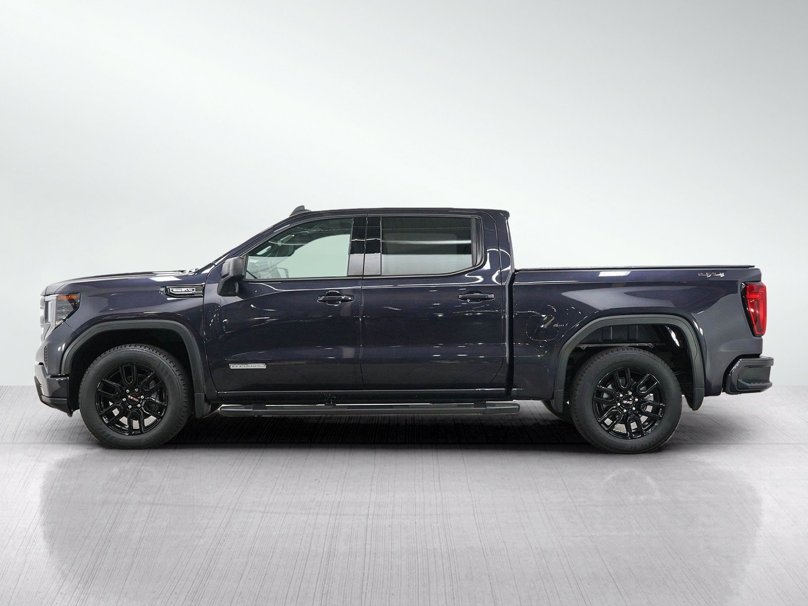 Used 2022 GMC Sierra 1500 Elevation w/ LPO, Elevation Black Package AWD/4WD image 2