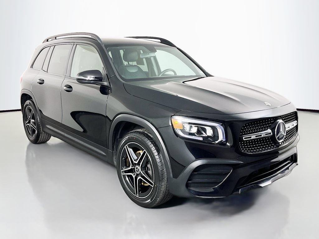 Used 2022 Mercedes-Benz GLB 250 w/ AMG Line image 4