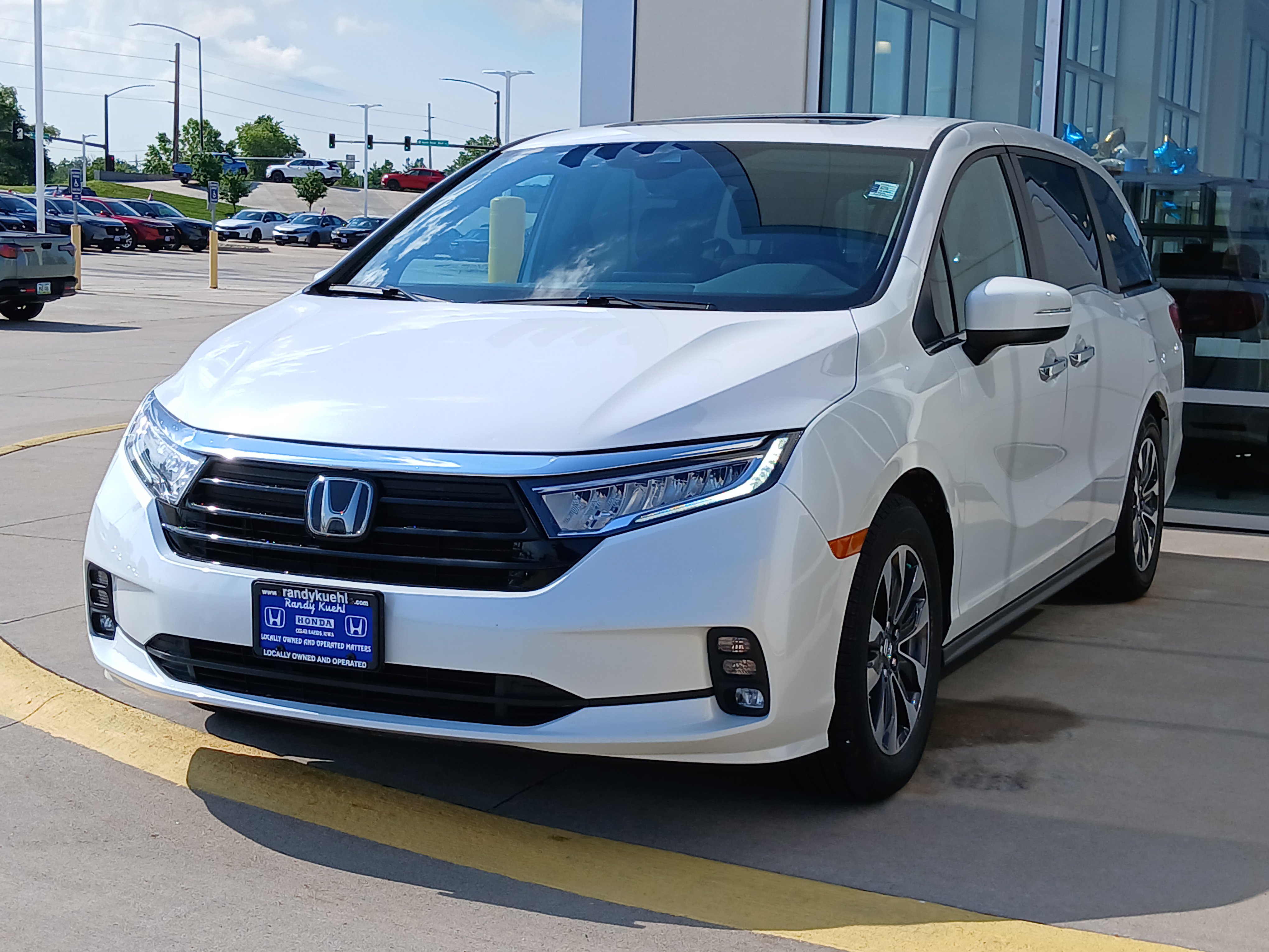 Used 2024 Honda Odyssey EX-L image 3