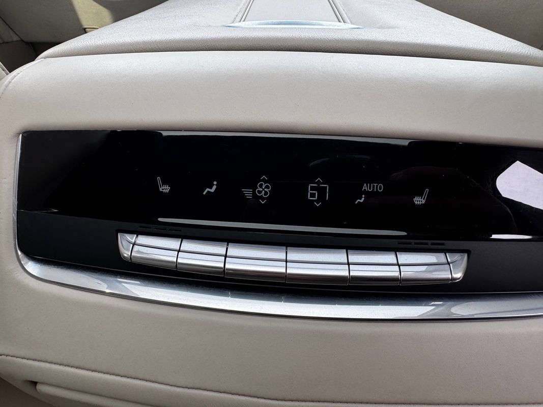 Used 2024 Cadillac Escalade Sport Platinum w/ LPO, ONYX Package AWD/4WD image 36