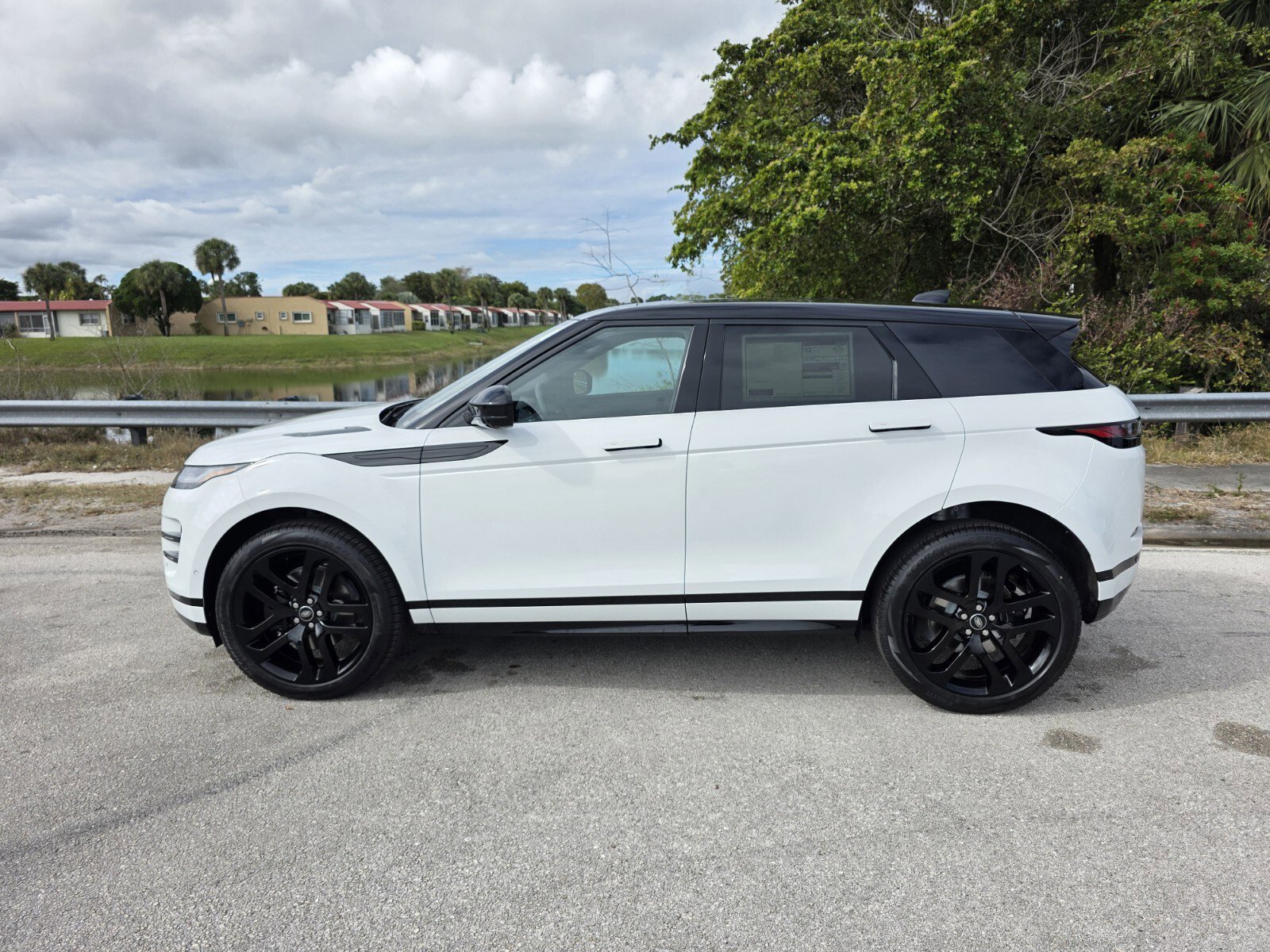 New 2026 Land Rover Range Rover Evoque Dynamic SE image 7