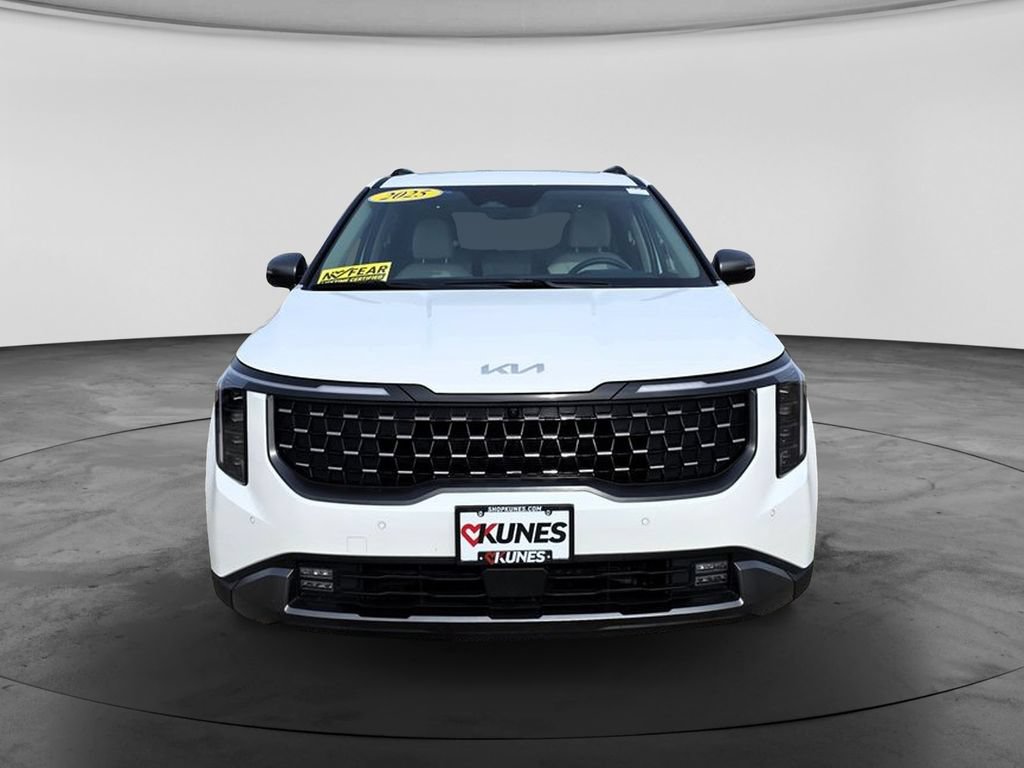 Used 2025 Kia Carnival SX Prestige FWD image 2
