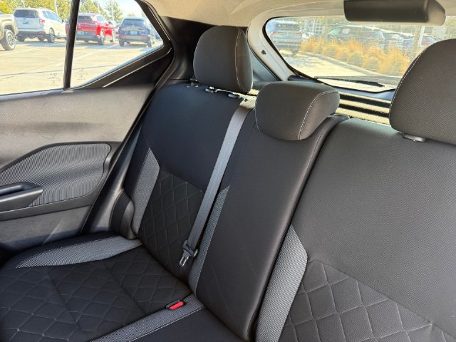 Used 2018 Nissan Kicks SV FWD image 27