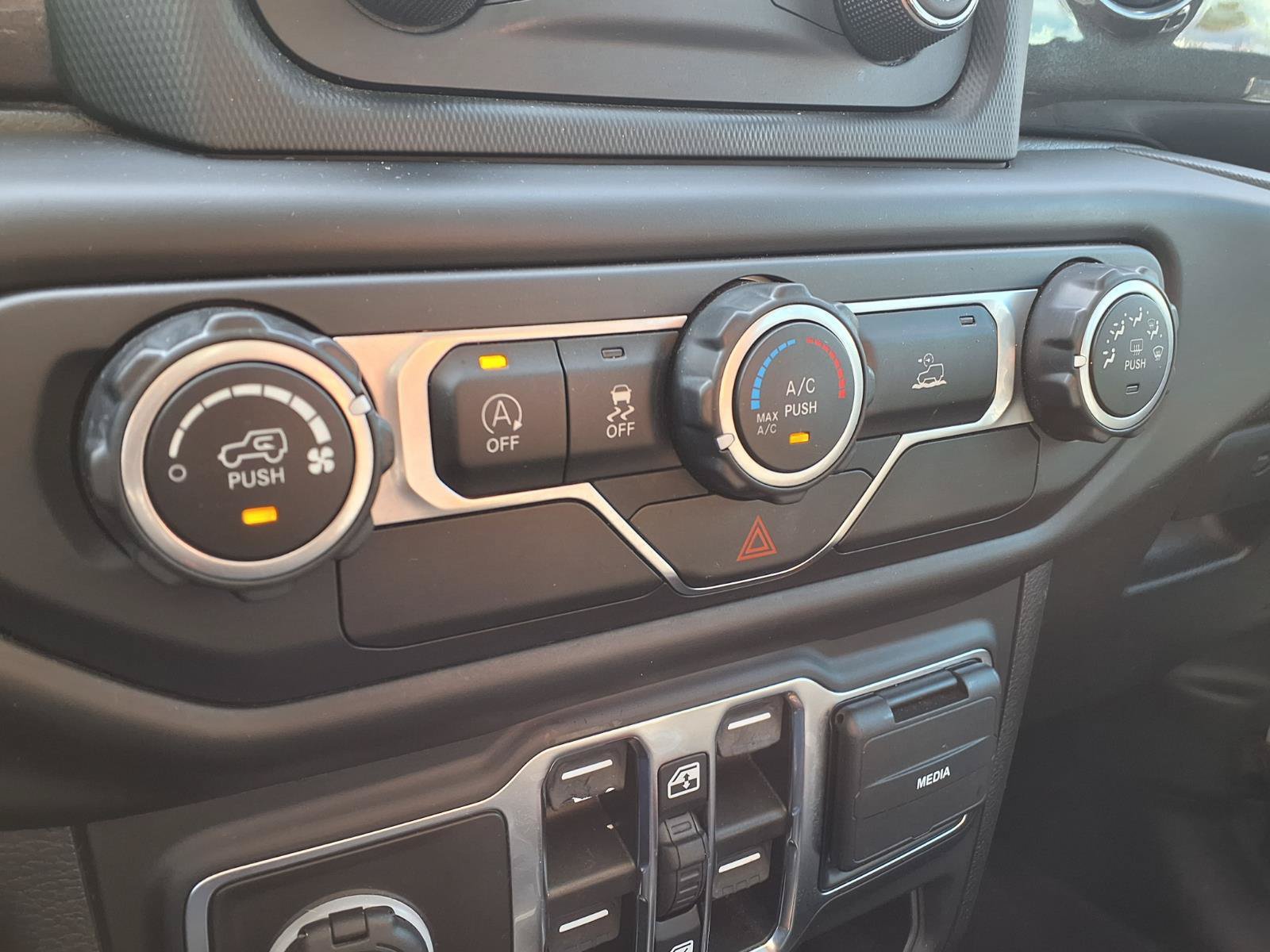 Used 2020 Jeep Gladiator Sport AWD/4WD image 20
