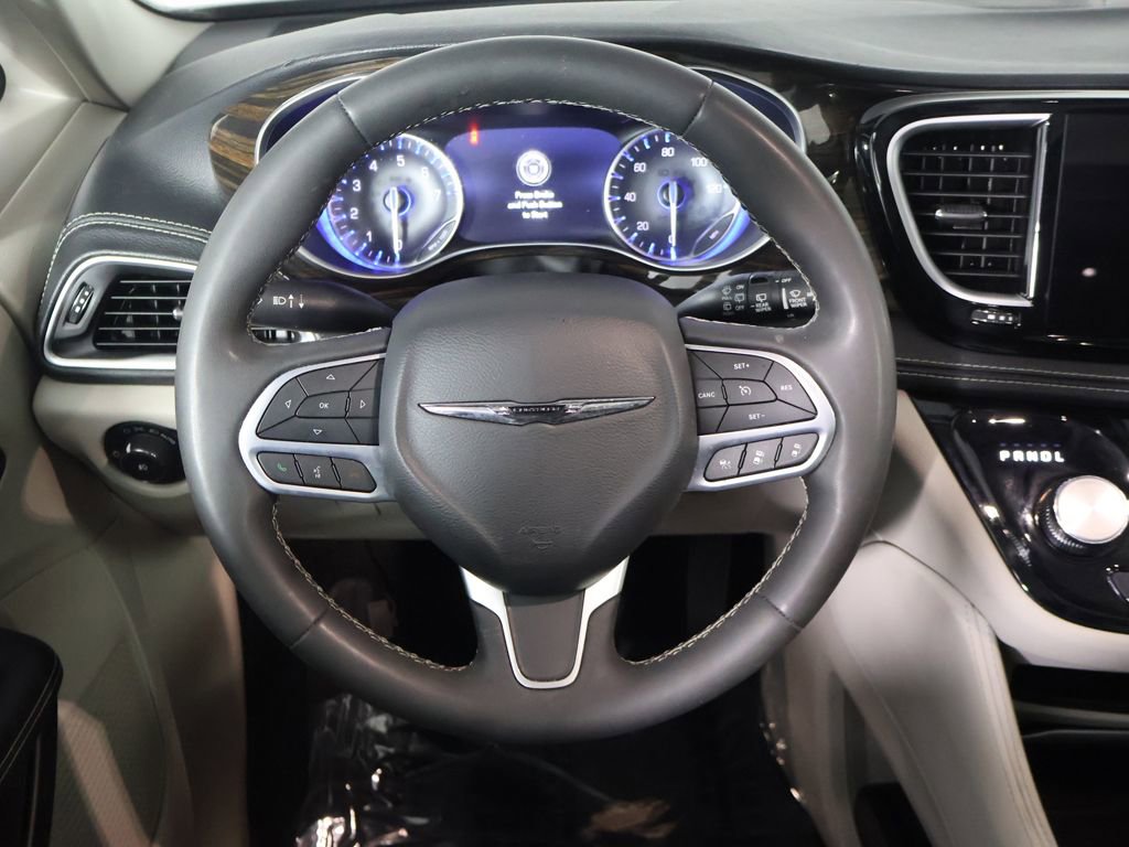 Used 2023 Chrysler Pacifica Limited image 39
