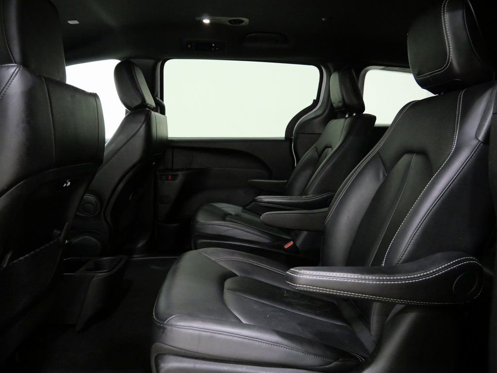 Used 2024 Chrysler Pacifica Select image 23