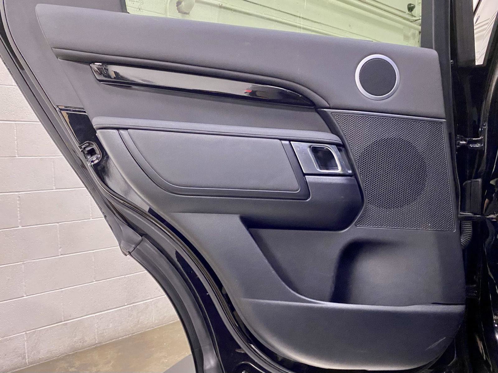 Used 2019 Land Rover Discovery SE AWD/4WD image 14
