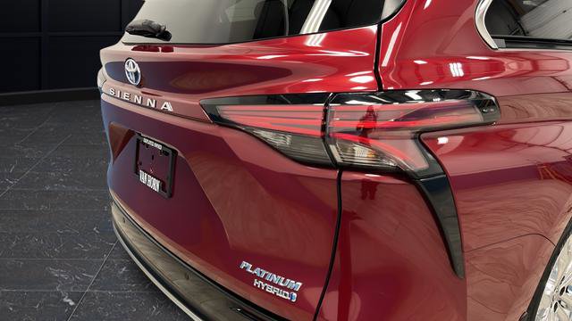 Used 2024 Toyota Sienna Platinum FWD image 36