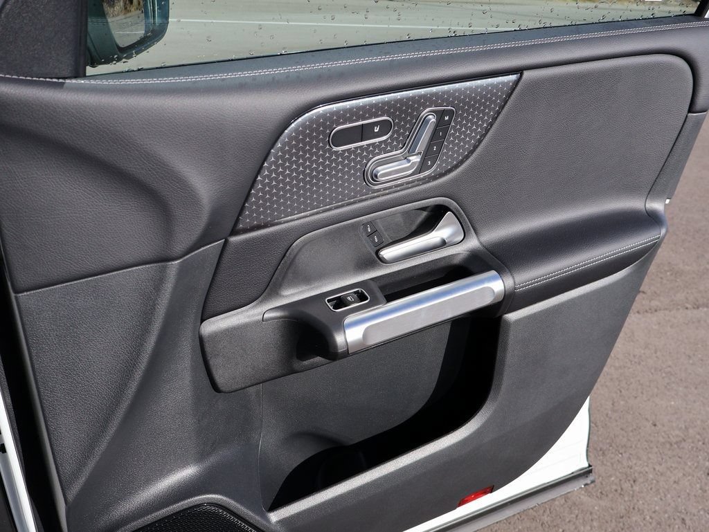 New 2026 Mercedes-Benz GLB 250 4MATIC image 13