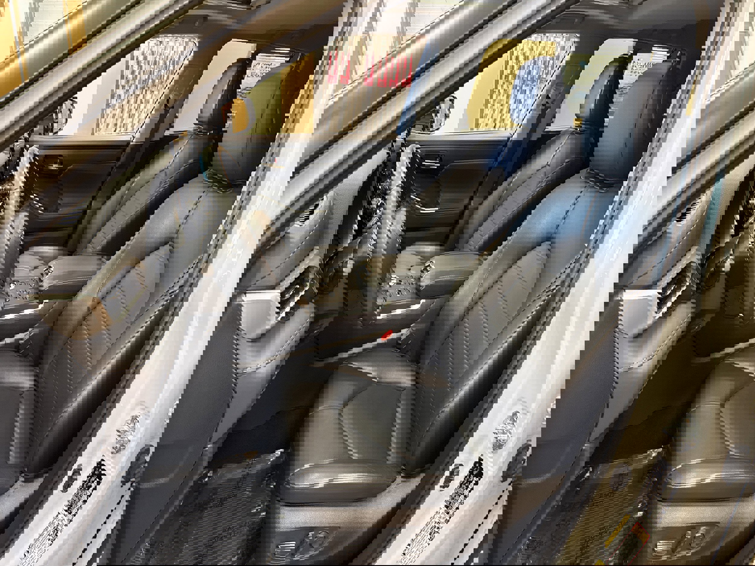 Used 2022 Toyota Highlander XLE image 30