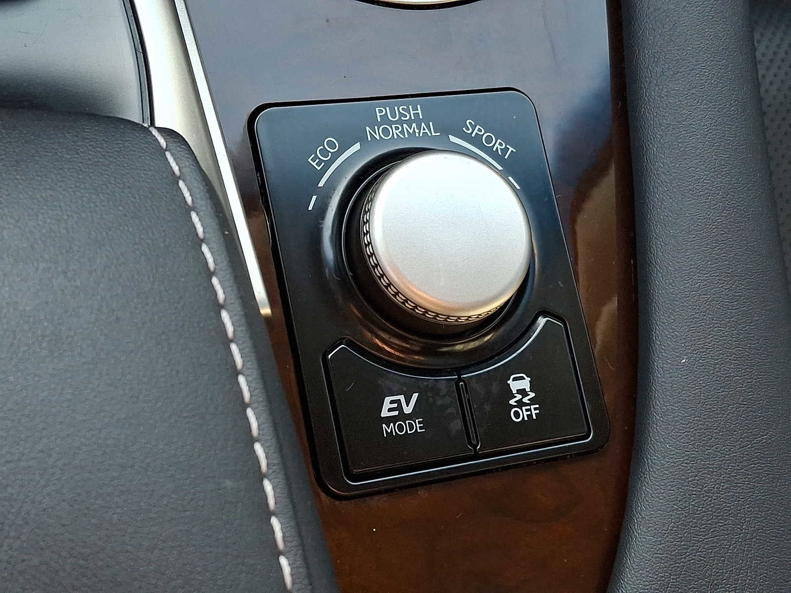 Used 2019 Lexus RX 450h AWD w/ Navigation Package image 23