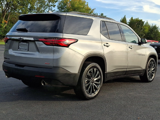 Used 2023 Chevrolet Traverse RS w/ LPO, Cargo Package AWD/4WD image 9
