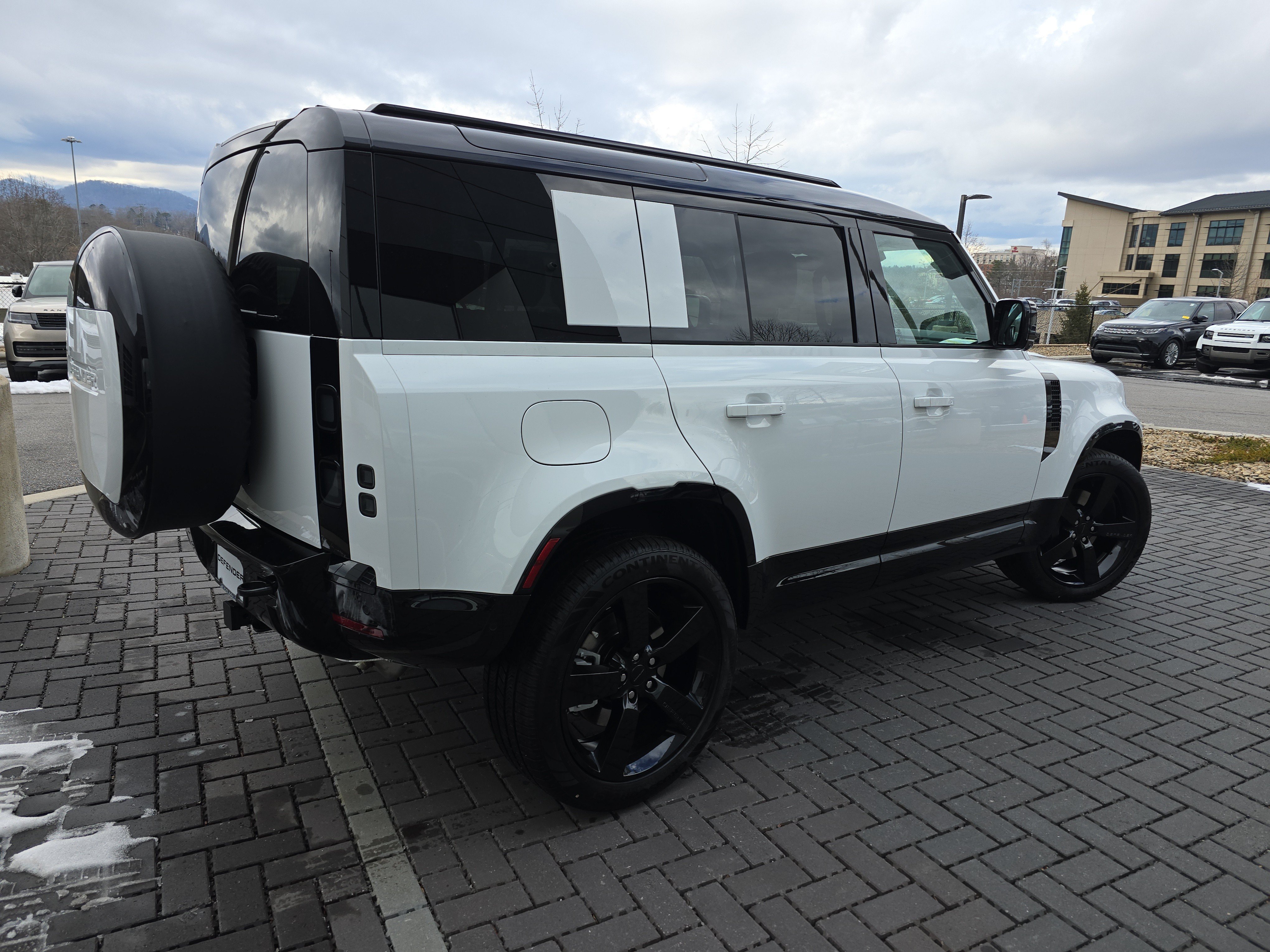 Certified 2026 Land Rover Defender 110 X-Dynamic SE AWD/4WD image 5