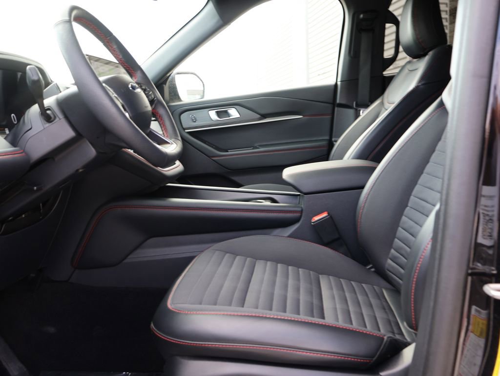 Certified 2025 Ford Explorer ST-Line w/ ST-Line Street Pack image 25