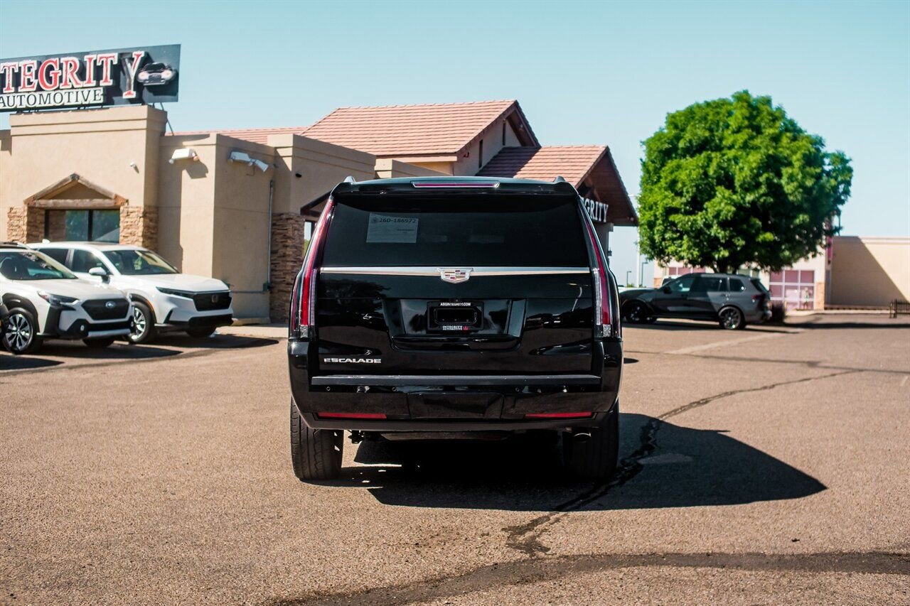 Used 2017 Cadillac Escalade Luxury AWD/4WD image 6