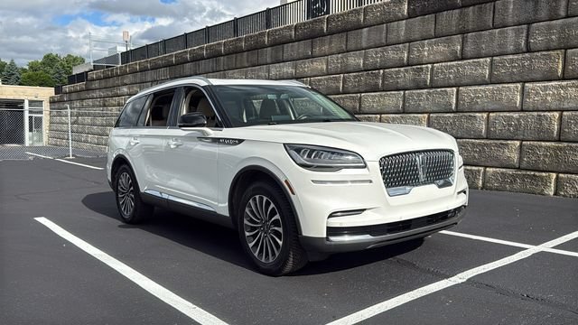 Used 2023 Lincoln Aviator Reserve w/ Elements Package Plus AWD/4WD image 2