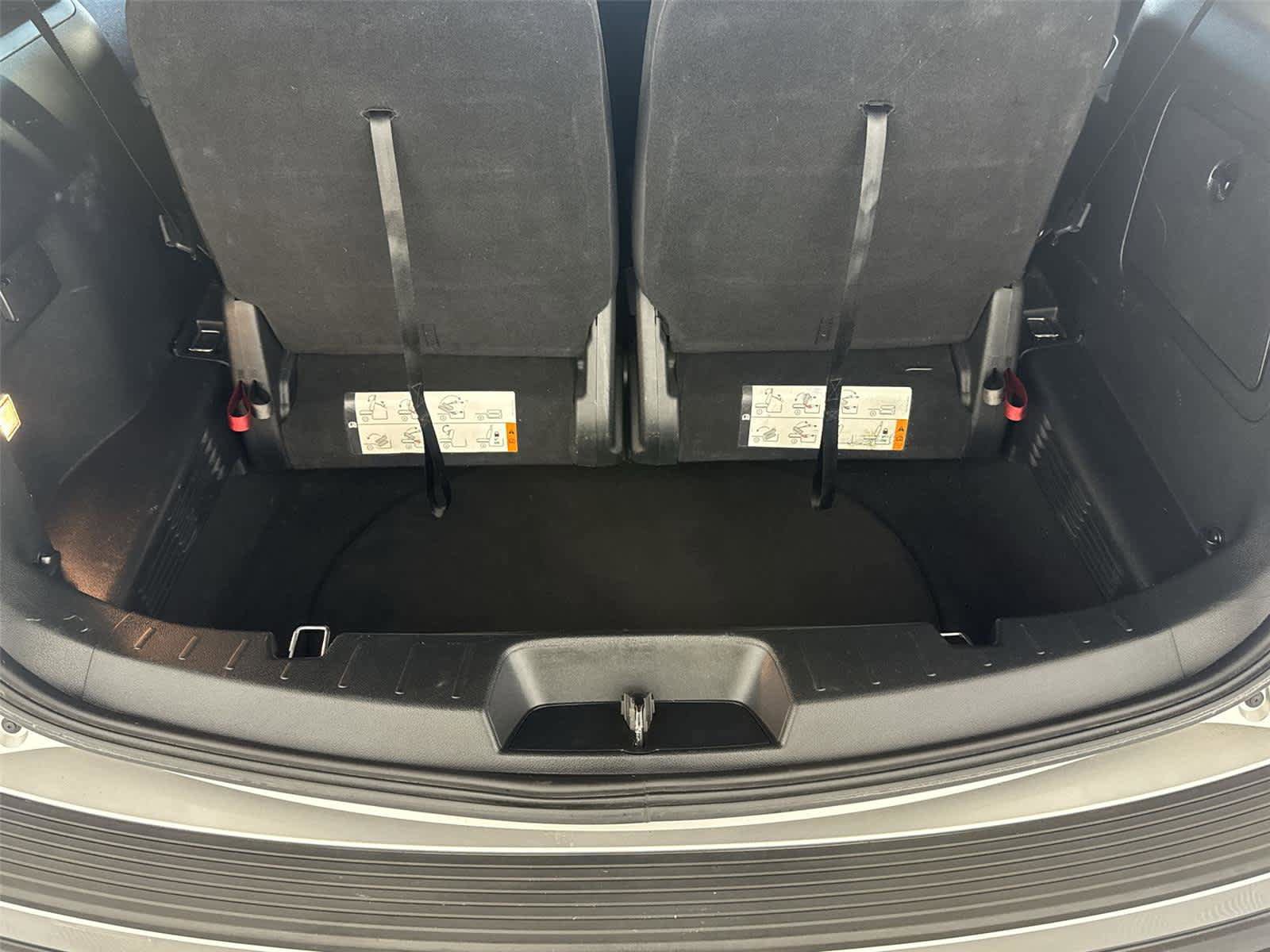 Used 2018 Ford Explorer XLT AWD/4WD image 14