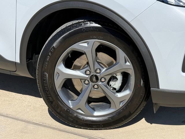 Used 2025 Ford Escape ST-Line image 2