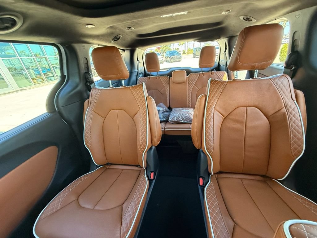 New 2026 Chrysler Pacifica Pinnacle FWD image 25