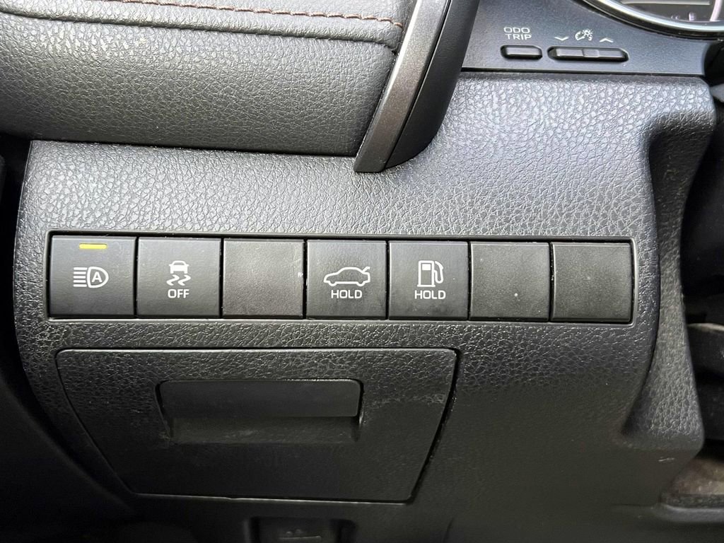 Used 2020 Toyota Camry LE image 22