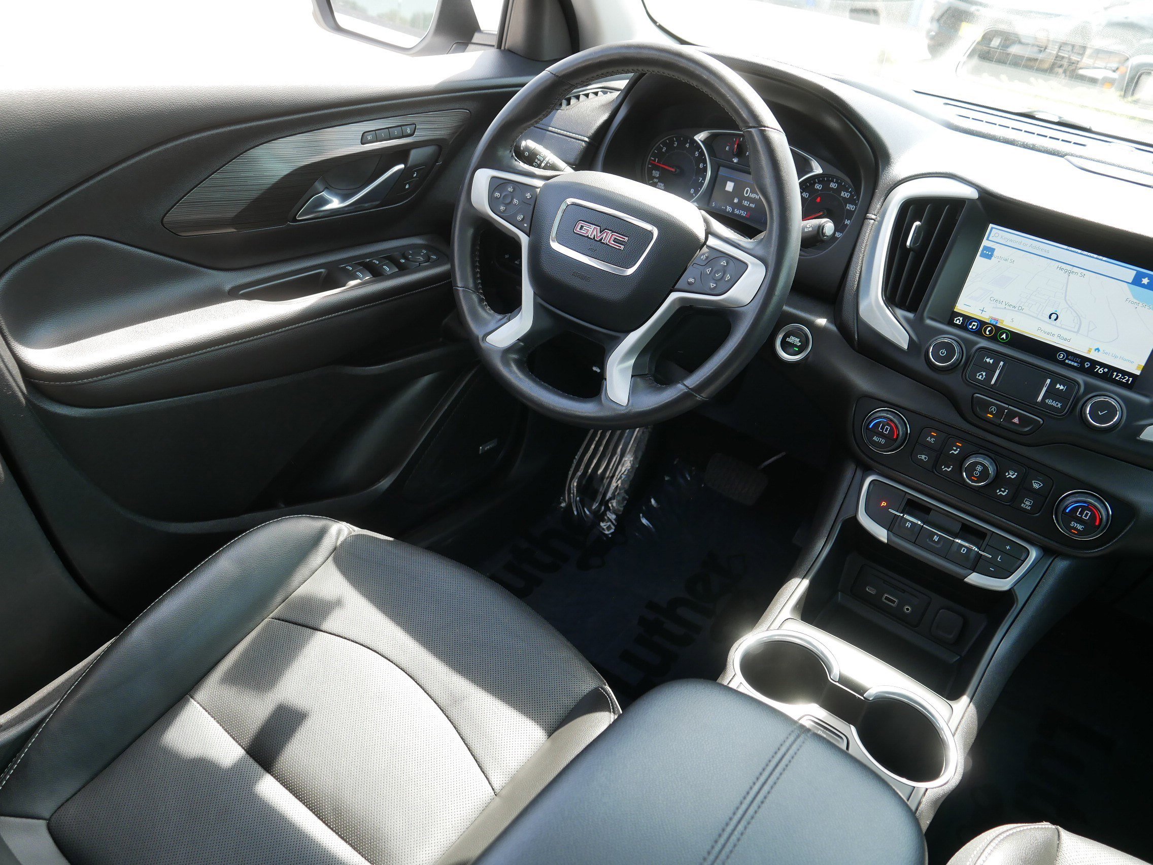 Used 2022 GMC Terrain SLT w/ Infotainment Package II AWD/4WD image 9