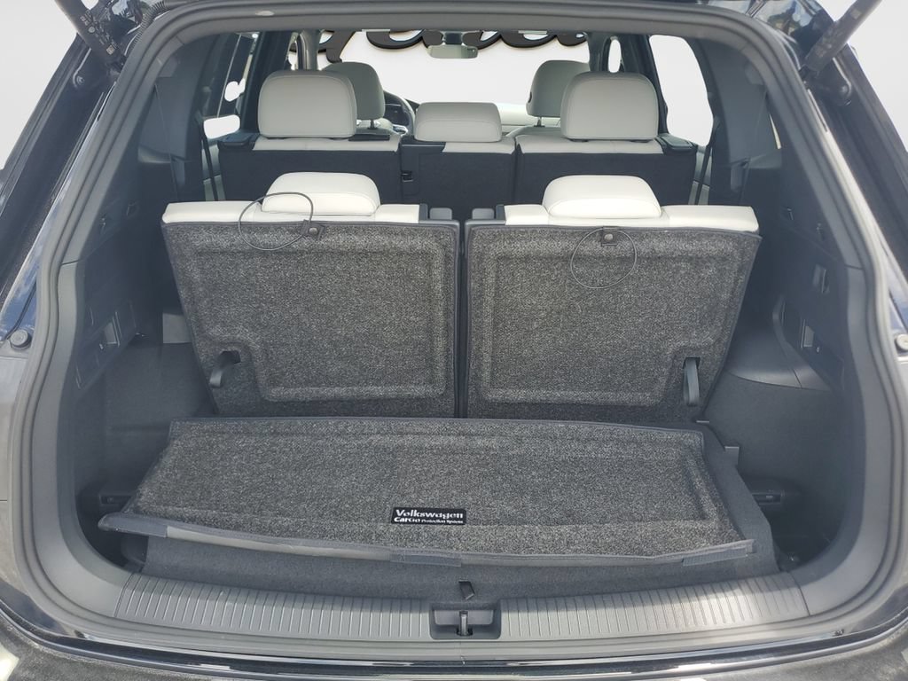Used 2024 Volkswagen Tiguan SE R-Line FWD image 9