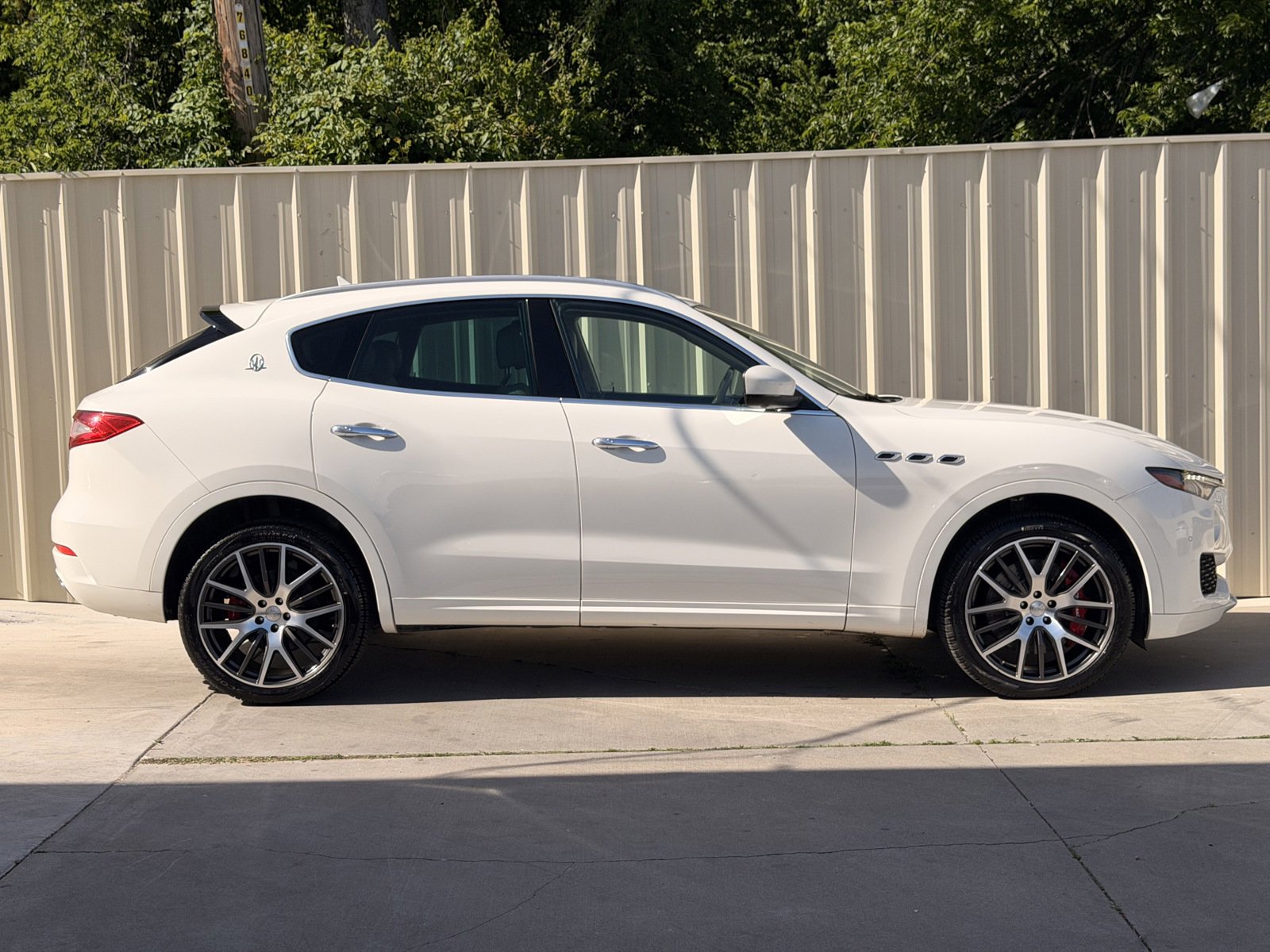 Used 2017 Maserati Levante S AWD/4WD image 3