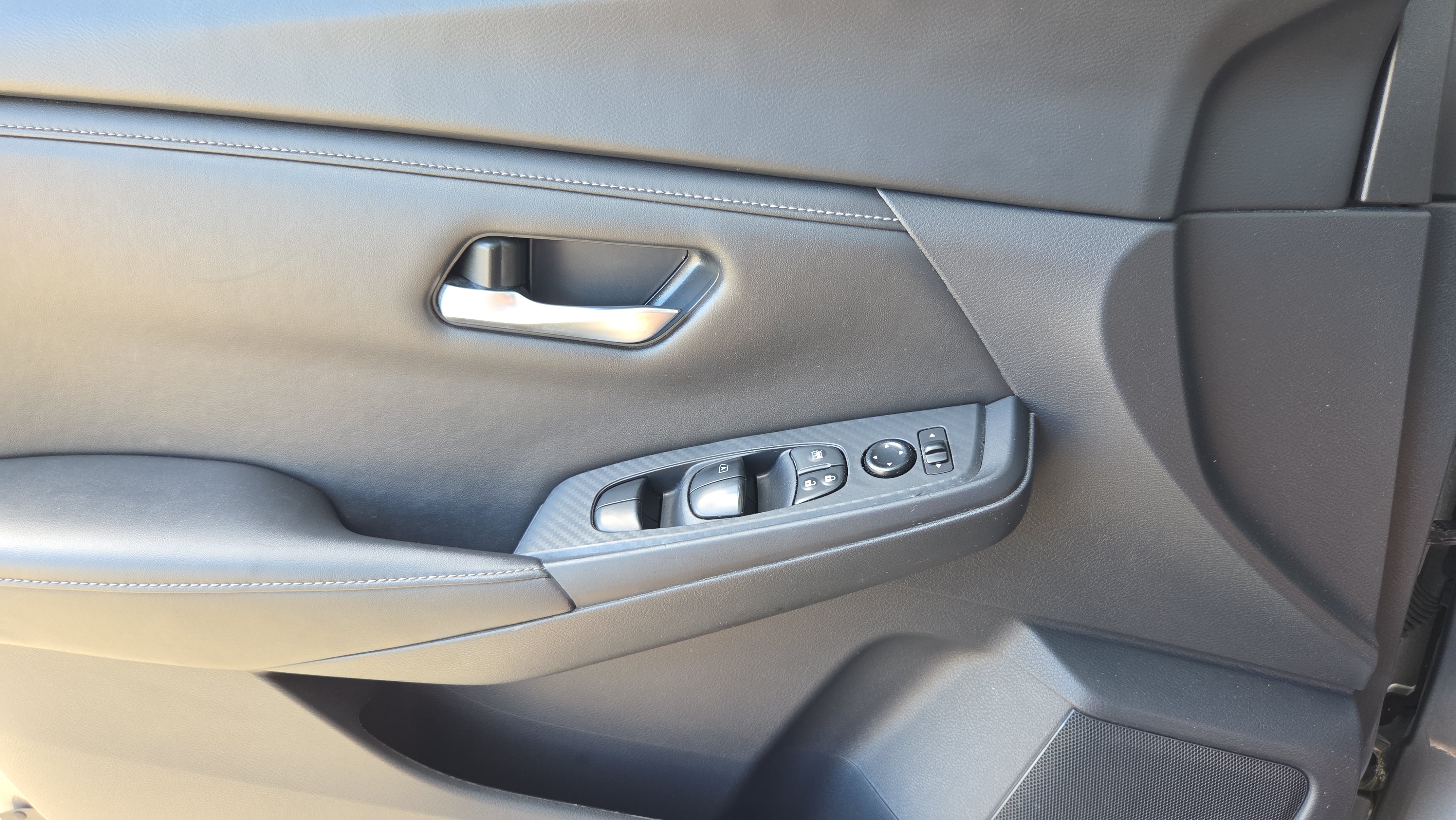 Used 2024 Nissan Sentra SV FWD image 33