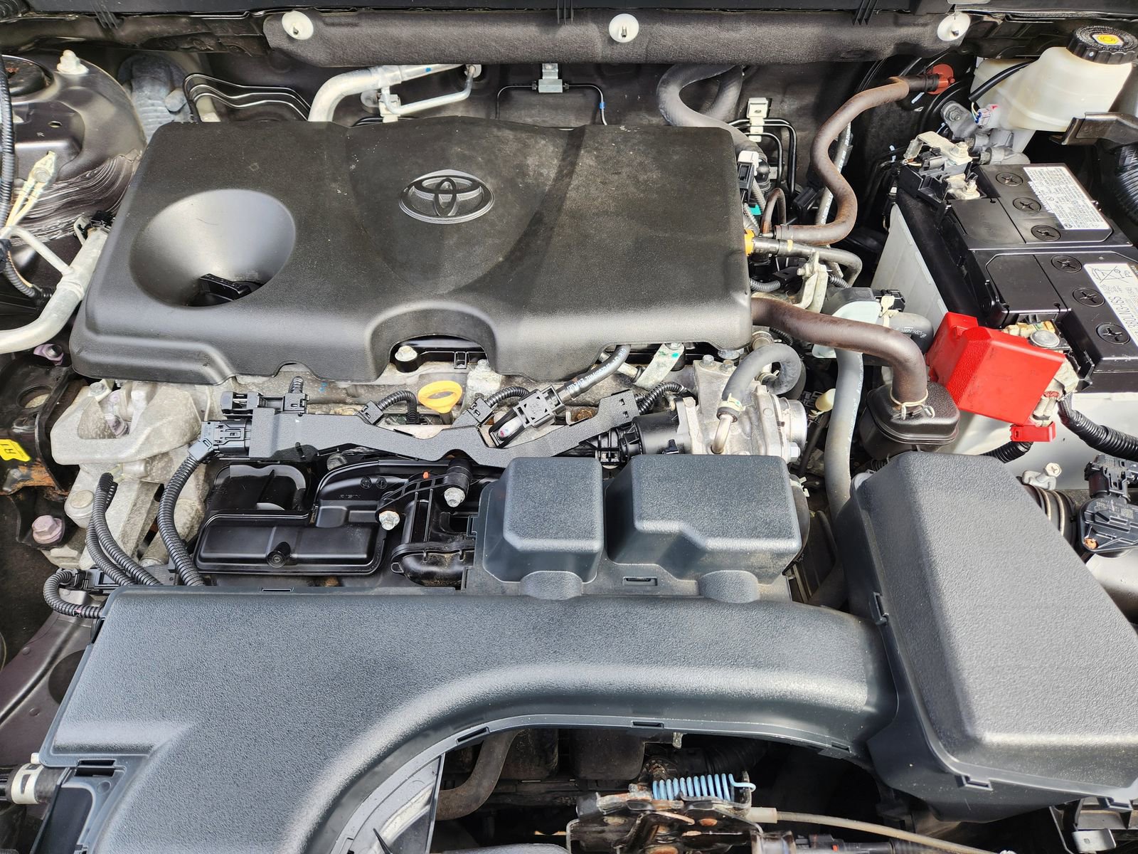 Used 2022 Toyota RAV4 XLE Premium image 36