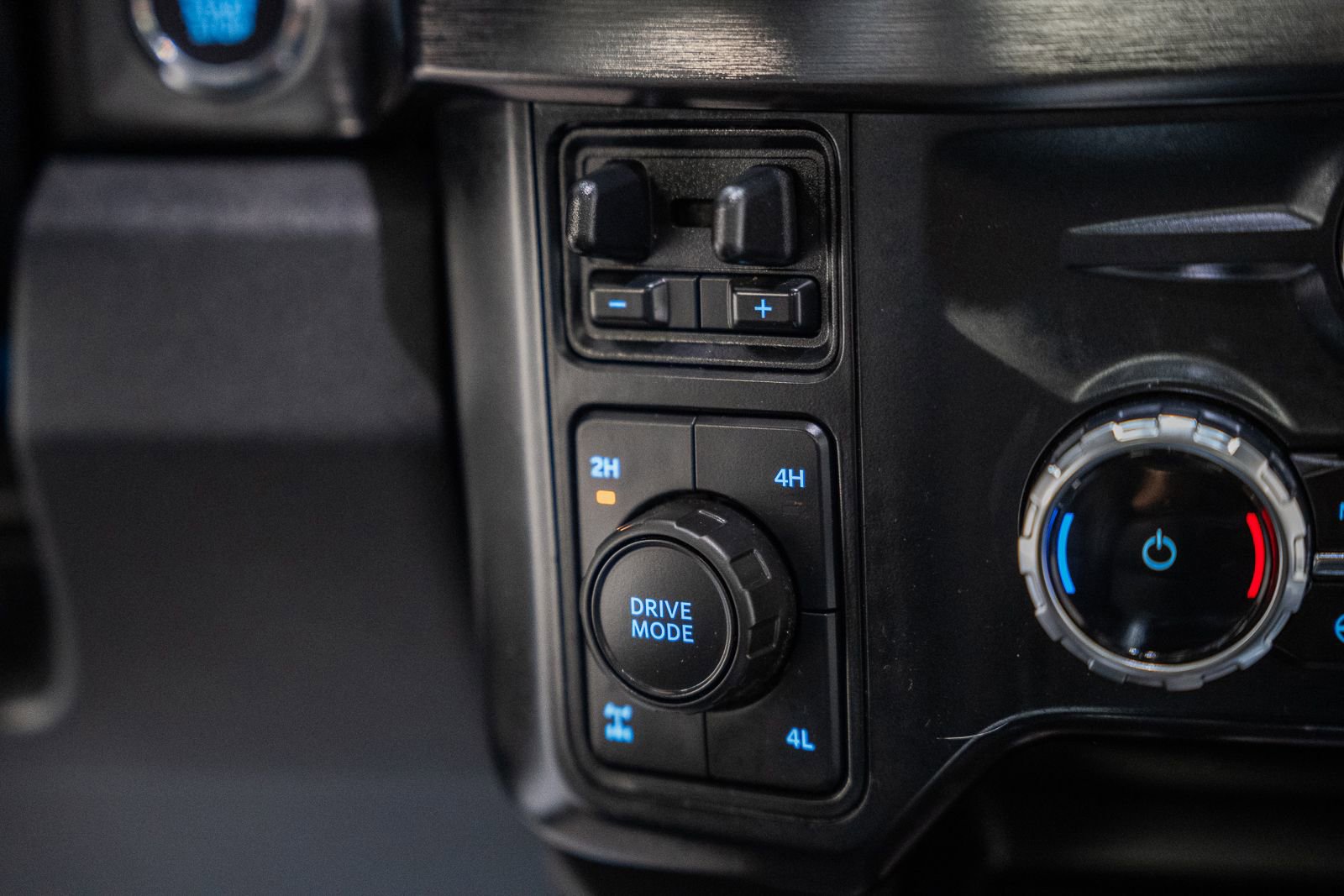 Used 2024 Ford F250 Lariat w/ Lariat Ultimate Package image 33