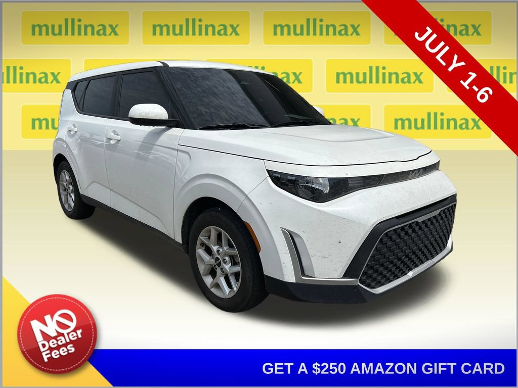 Used 2025 Kia Soul LX w/ LX Technology Package FWD image 1