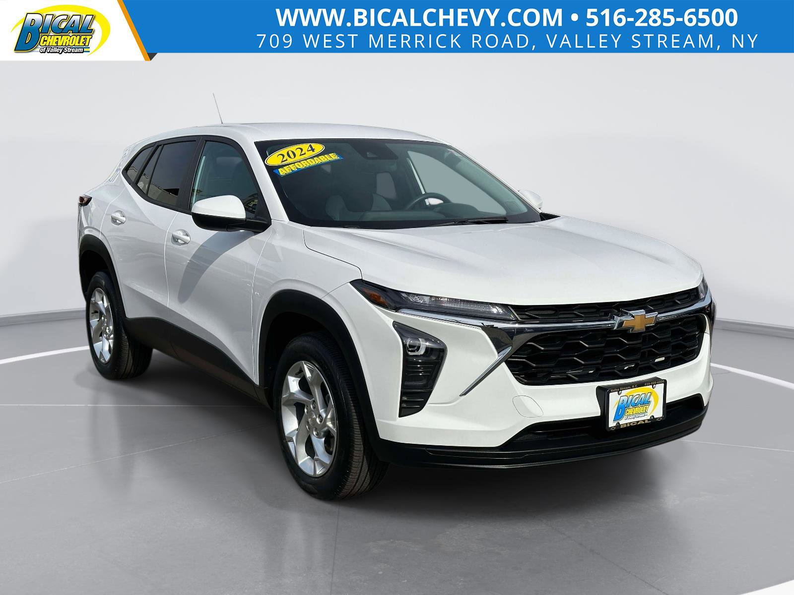 Used 2024 Chevrolet Trax LS w/ LS Convenience Package image 1