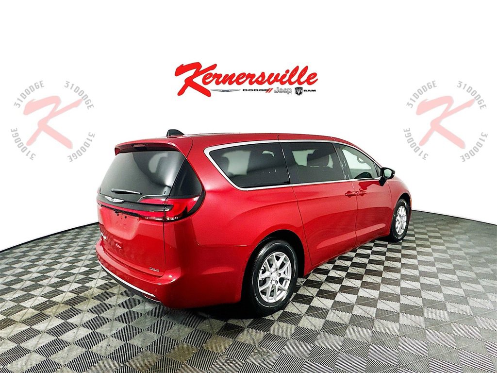 New 2026 Chrysler Pacifica Select image 7